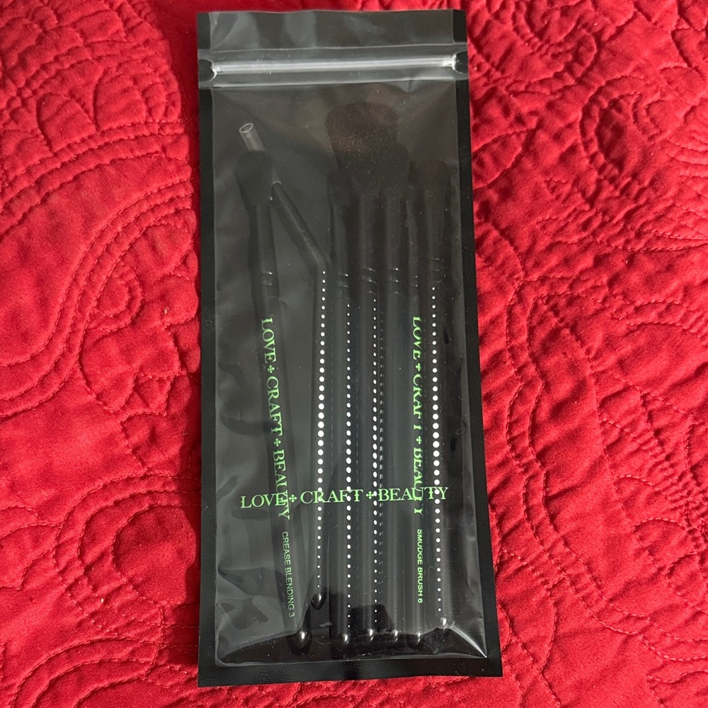 Love+Craft+Beauty Black Makeup Brush Set